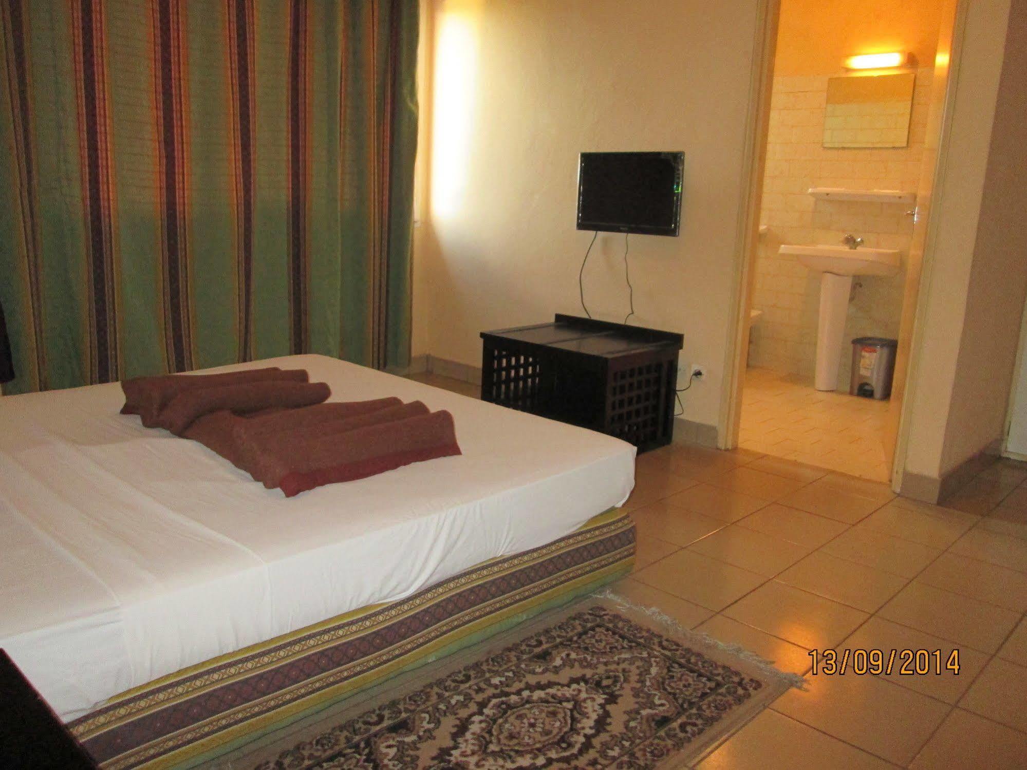 Hotel Beausejour Mirabel Bonaberi Exterior photo